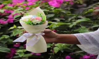 Affordable hand bouquet options that still look elegant and premium