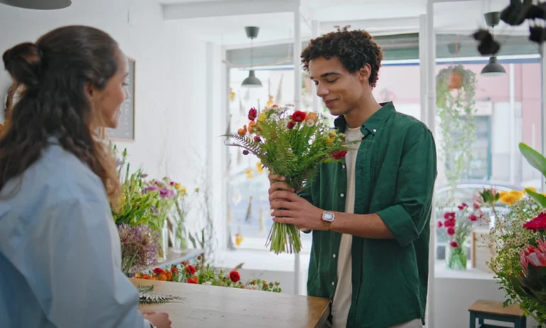 Fresh vs Preserved: What Your Flower Shop in Singapore Should Offer